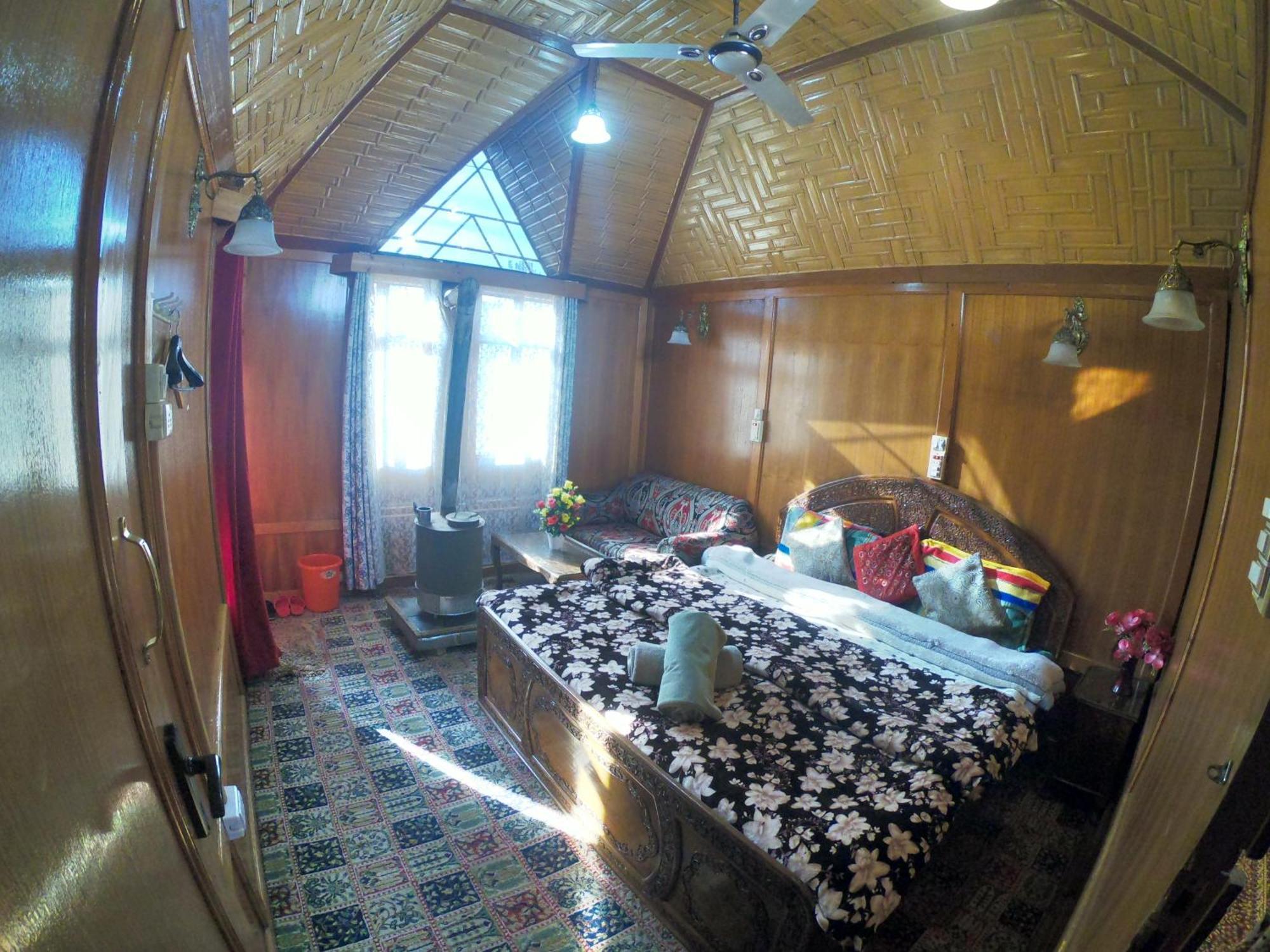 Goona Palace Houseboats Срінагар Екстер'єр фото