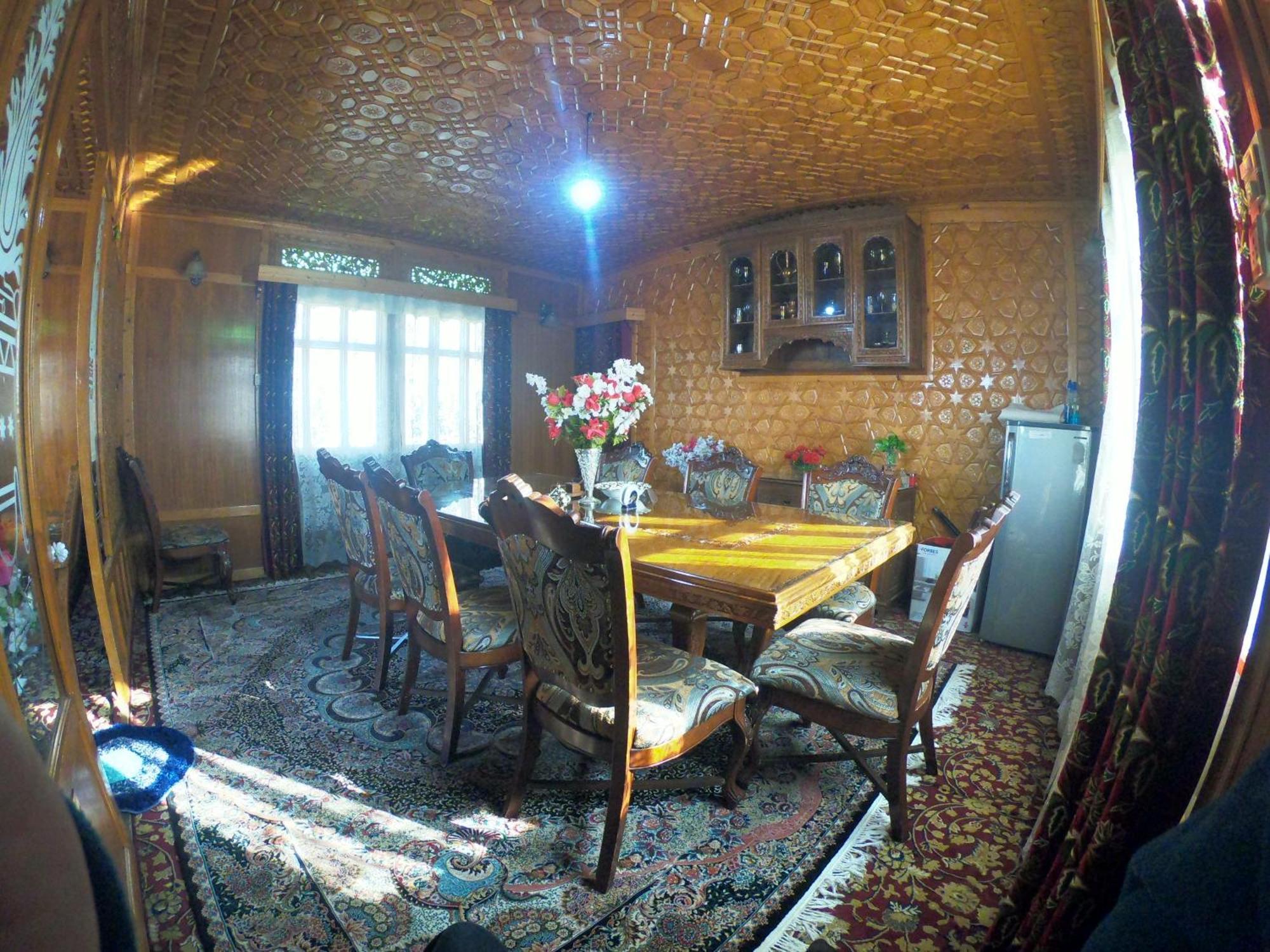 Goona Palace Houseboats Срінагар Екстер'єр фото