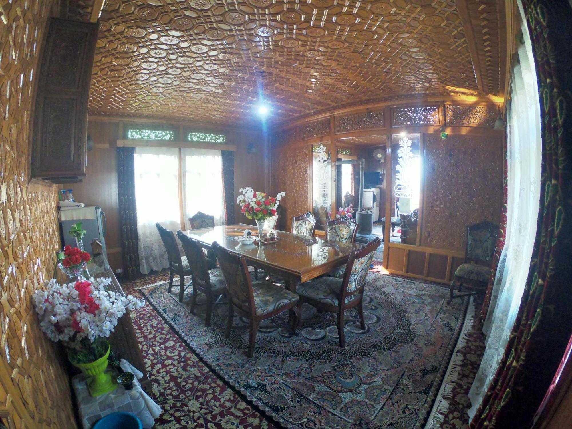 Goona Palace Houseboats Срінагар Екстер'єр фото