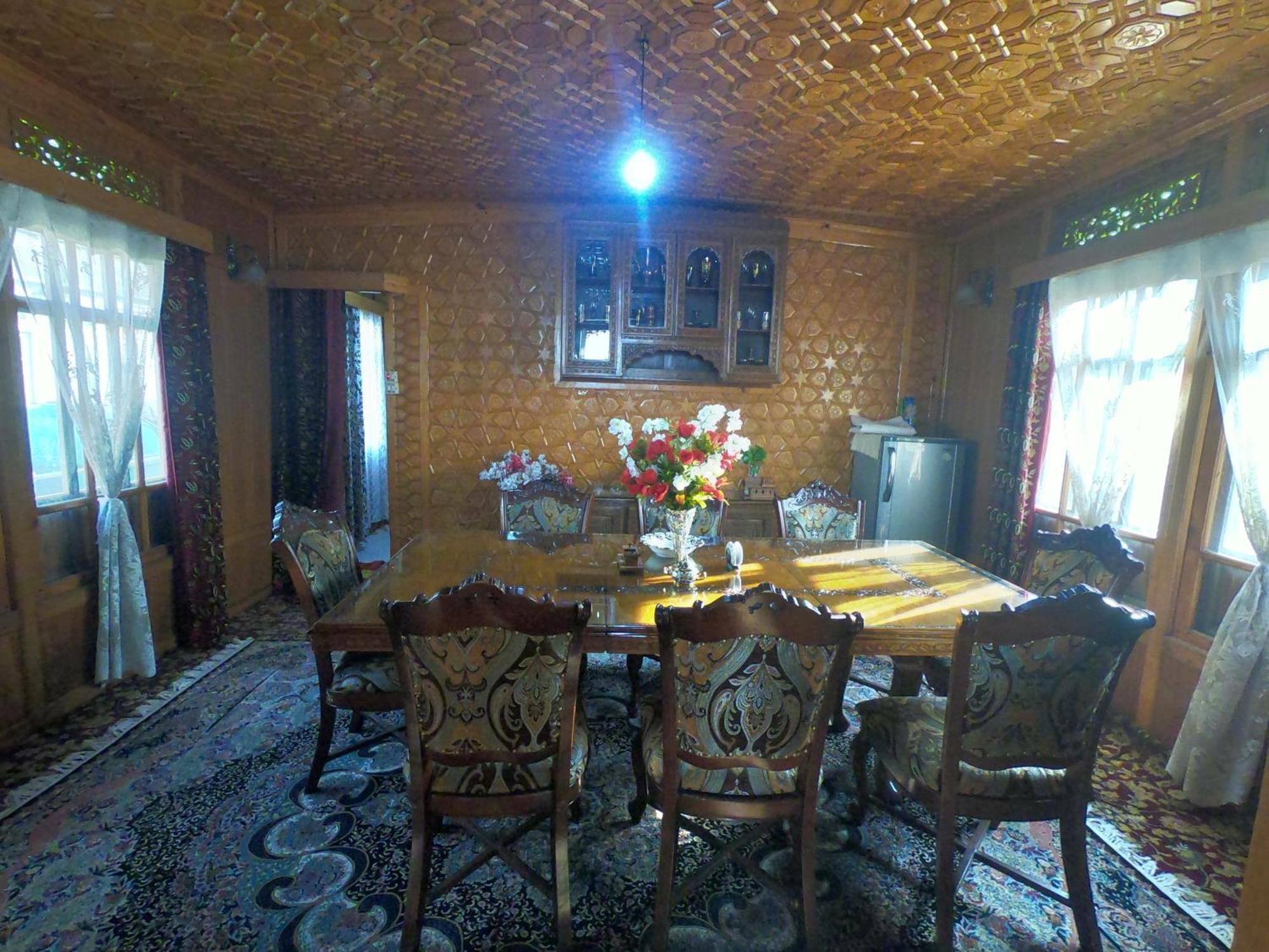 Goona Palace Houseboats Срінагар Екстер'єр фото