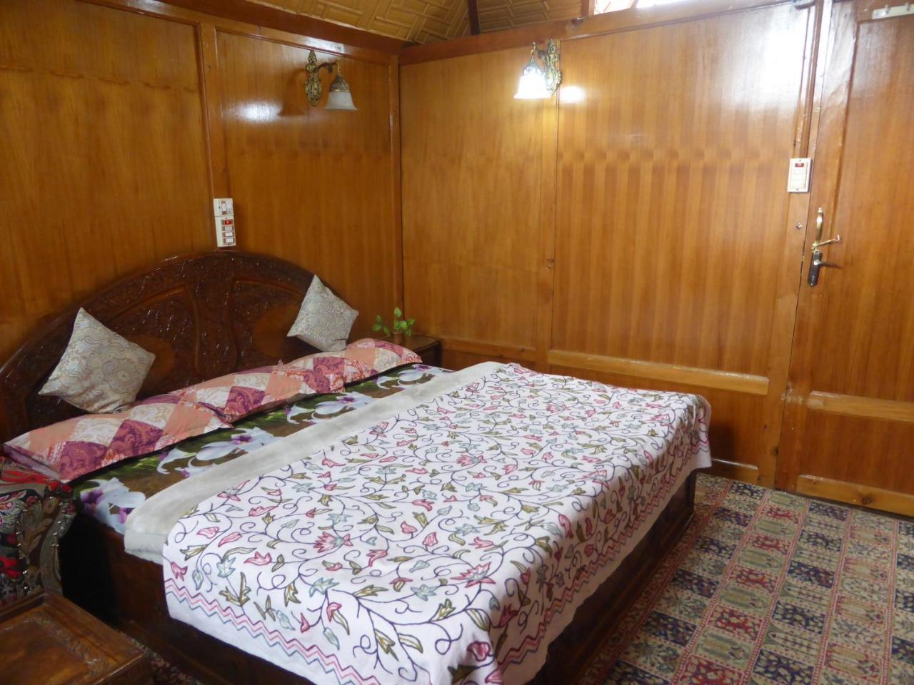 Goona Palace Houseboats Срінагар Екстер'єр фото